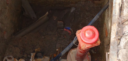 В Авдеевке коммунальщики заменили более 50 метров водопровода