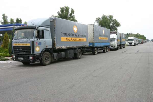 Помощь Донбассу: Штаб Ахметова отправил 189-ю автоколонну с продуктами