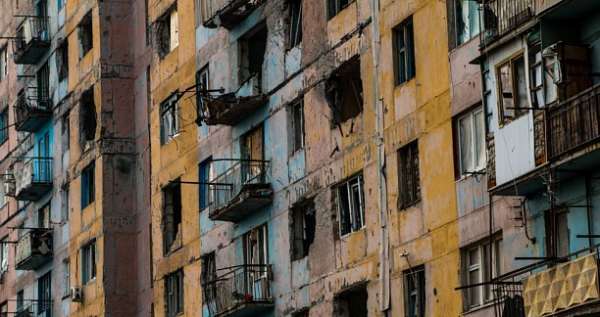 Разрушенные обстрелами многоэтажные дома Авдеевки сегодня (ФОТО)