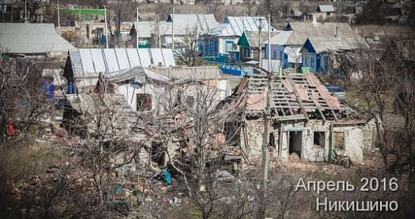 В разрушенном войной Никишино начали восстанавливать дома (ФОТО)