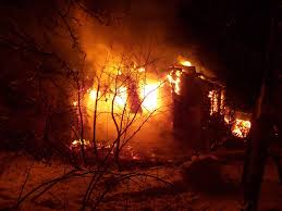 В результате обстрела в горловском поселке Зайцево загорелся жилой дом