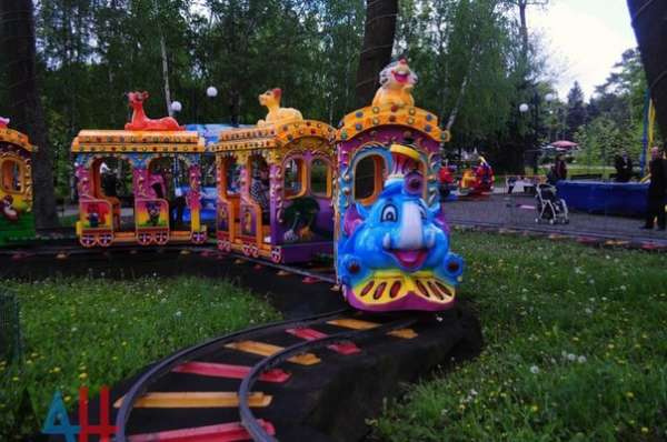 Центральный парк культуры и отдыха им. Щербакова в Донецке 1 мая перешел на летний режим работы.