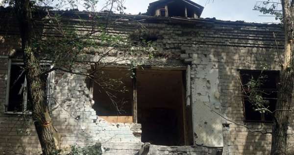 В Донецке восстанавливают дома, поврежденные обстрелом 9 июня