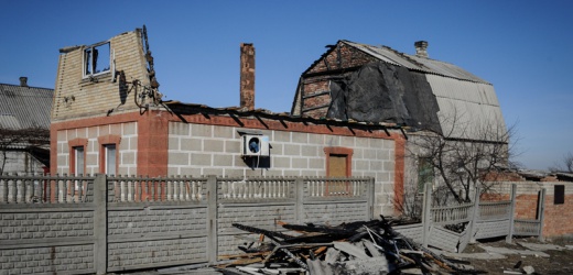 Два дома повреждены в поселке Александровка в результате ночного обстрела, - местные власти