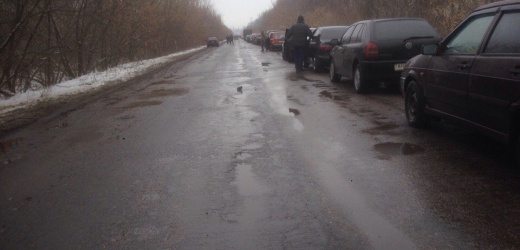 Более 700 автомобилей скопилось утром 28 февраля в КПВВ Донецкой области, - Госпогранслужба Украины