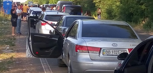 Утром 10 августа в КПВВ Донецкой области собралось 390 автомобилей, - Госпогранслужба Украины