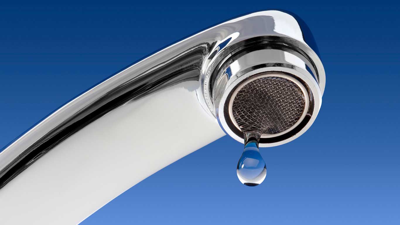 4 опасных мифа о питьевой воде