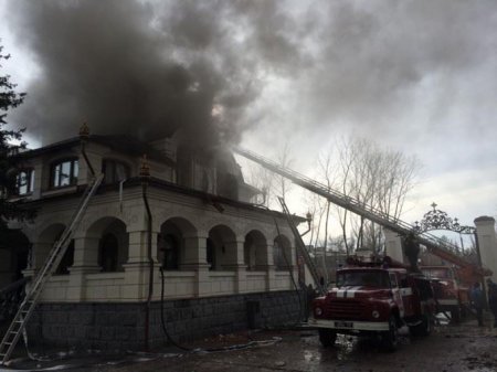 В Горловке артиллерийским снарядом повреждена трапезная Богоявленского кафедрального собора