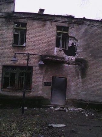 Фото разрушений 2я и 5я школы города Авдеевка 04.02.2015