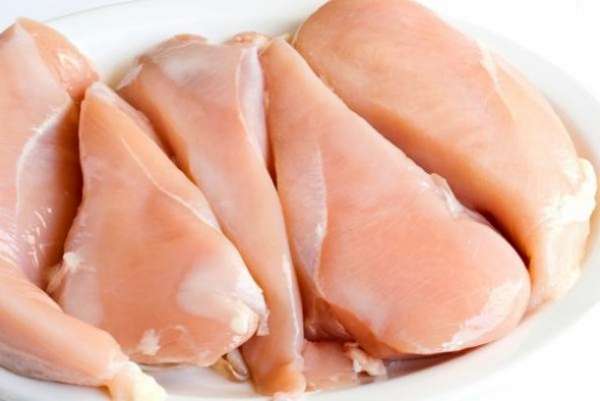 Употребление куриного мяса и яиц улучшает память человека и замедляет процесс старения.