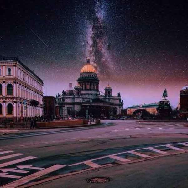 Млечный Путь над Исаакиевским собором, Санкт-Петербург, Россия