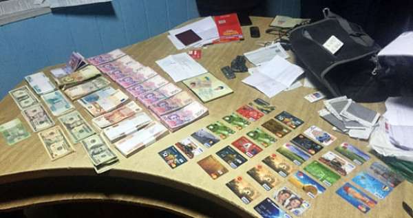 Вблизи Бахмута задержан автомобиль с банковскими картами и крупной суммой валюты (ФОТО)