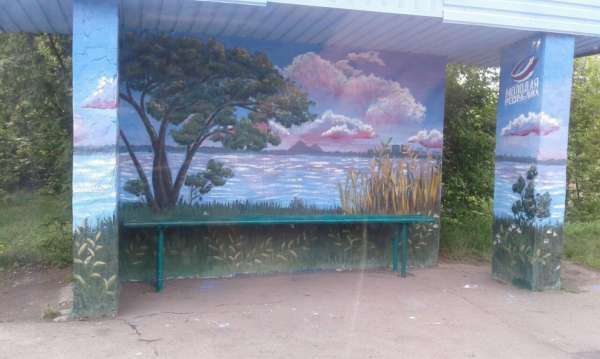 Одну из остановок в Макеевке разрисовали пейзажами Донбасса