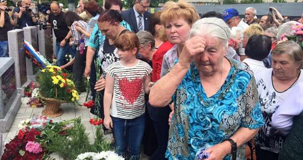 В Куйбышевском районе Донецка открыли мемориал погибшим в результате обстрелов мирным жителям (ФОТО)