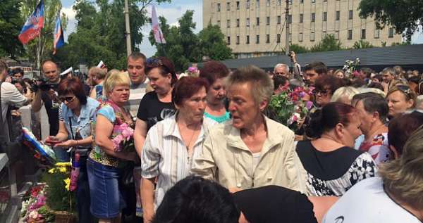 В Куйбышевском районе Донецка открыли мемориал погибшим в результате обстрелов мирным жителям (ФОТО)