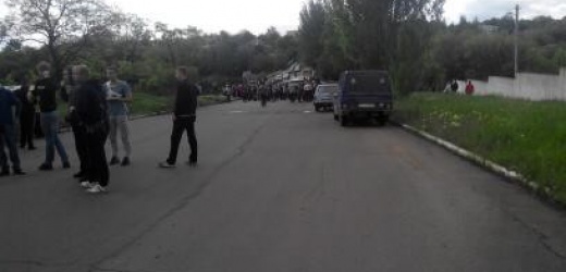 Жители поселка Донское, оставшиеся без воды, перекрыли дорогу на Волноваху