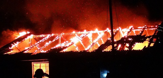 Четыре жилых дома сгорели в ДНР за сутки из-за обстрелов, – МЧС республики
