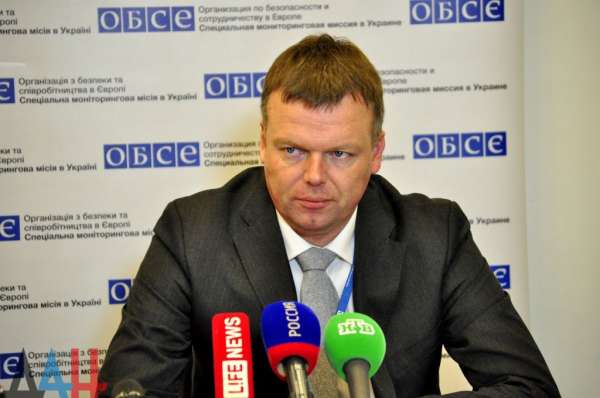 Замглавы миссии ОБСЕ Хуг провел переговоры с лидером ДНР Захарченко