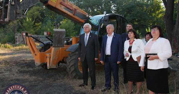 В Макеевке продолжается восстановление школы, поврежденной обстрелом (ФОТО)