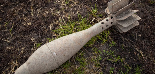 Артснаряд найден на трассе в Макеевке, - МЧС ДНР