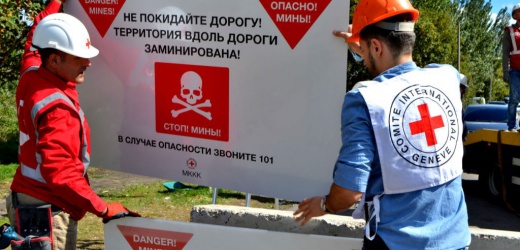 Красный Крест доставил в ДНР тысячу табличек, предупреждающих о минах