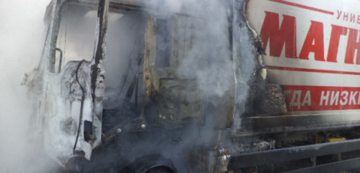 В Торезе на дороге загорелся грузовик