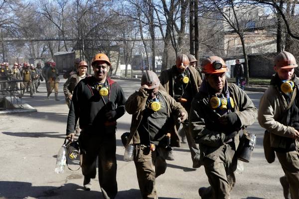 Власти ДНР начали вторые авансовые выплаты за март горнякам донецкой шахты им. Засядько