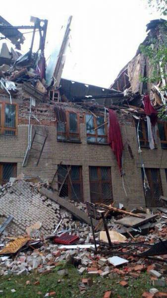 Часть здания университета торговли в Донецке обрушилась из-за подмыва несущей конструкции