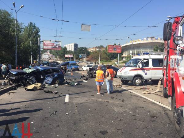 Два человека погибли, еще двое пострадали в результате крупного ДТП в центре Донецка