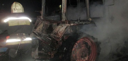 В Амвросиевском районе сгорела мастерская по ремонту тракторов