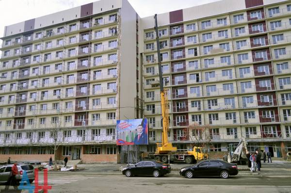 Новые квартиры для жильцов разрушенной «девятки» под аэропортом Донецка готовы на 80% – Трапезников