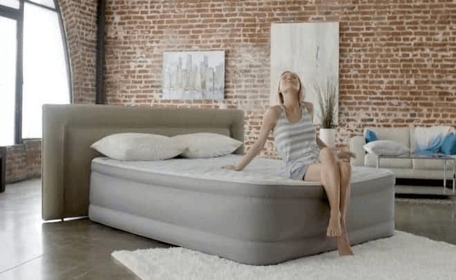 Стоит ли вместо обычной кровати покупать надувную?