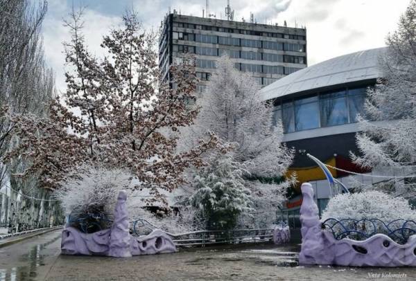В Донецке выпал первый весенний снег