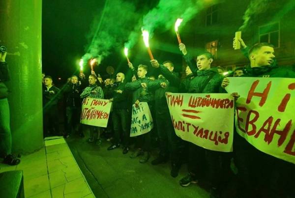 Во Львове, Черскассах и Харькове прошли протесты против "формулы Штайнмайера"