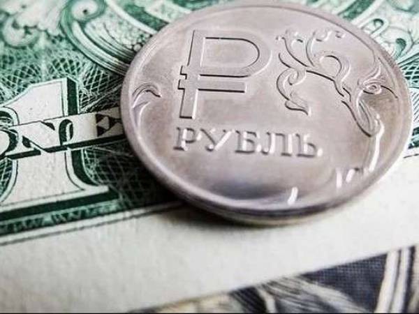 Россиян предупредили о скорой девальвации рубля