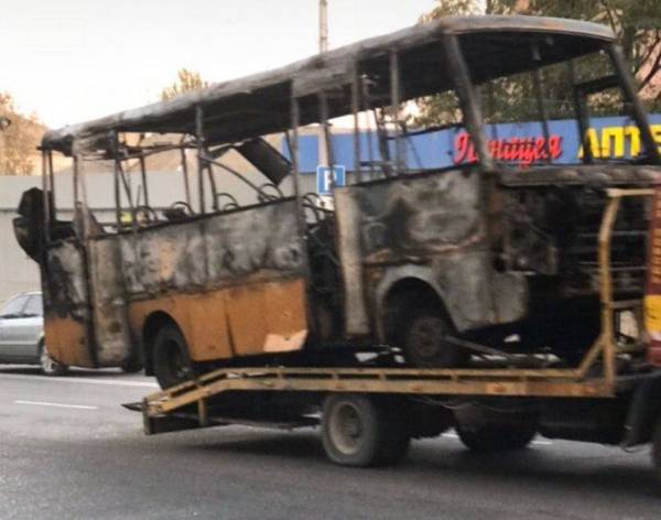 Загорелась и сгорела дотла маршрутка «Донецк-Макеевка»