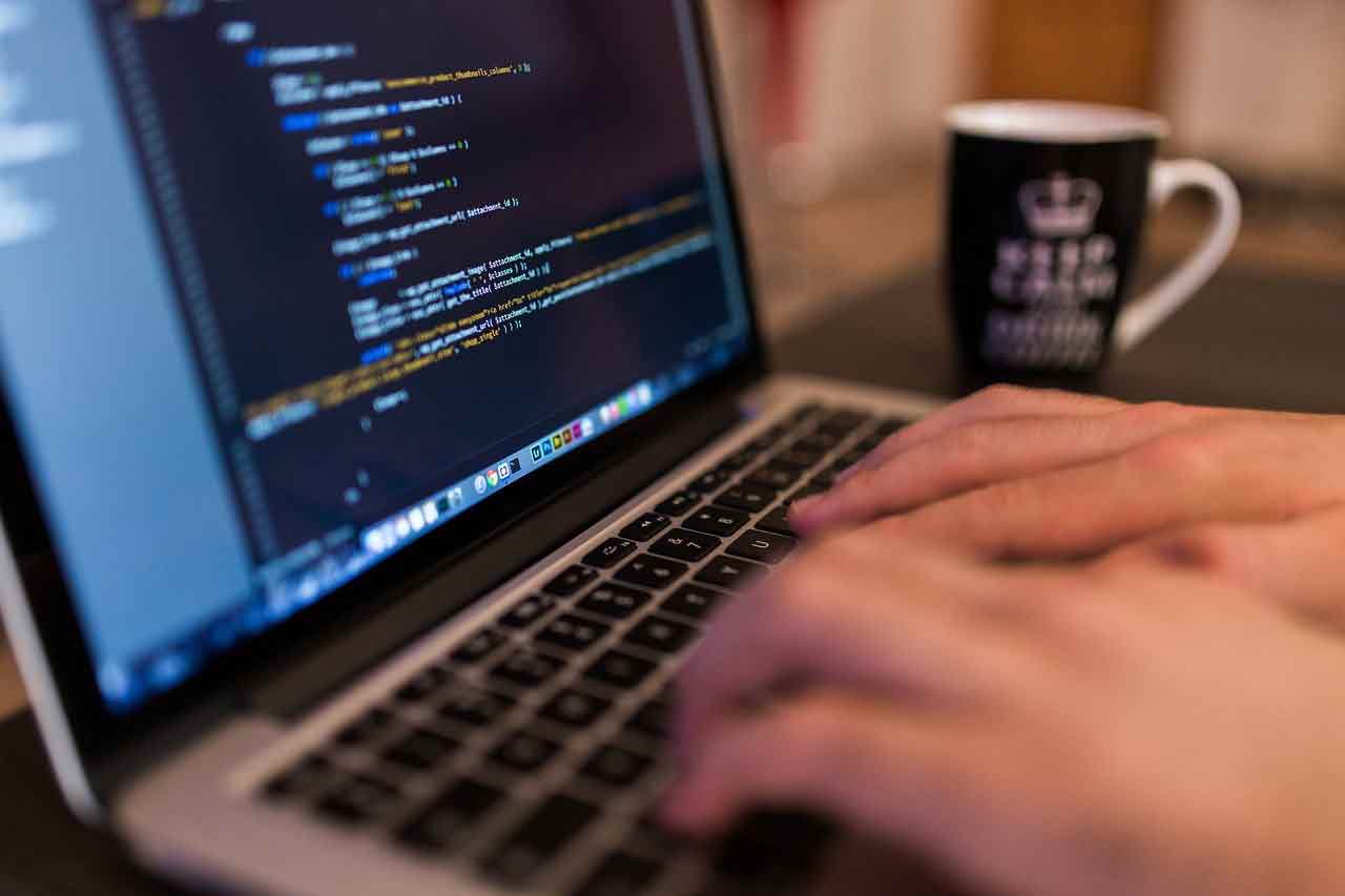 На каком сайте в интернете можно начать изучать языки программирования?