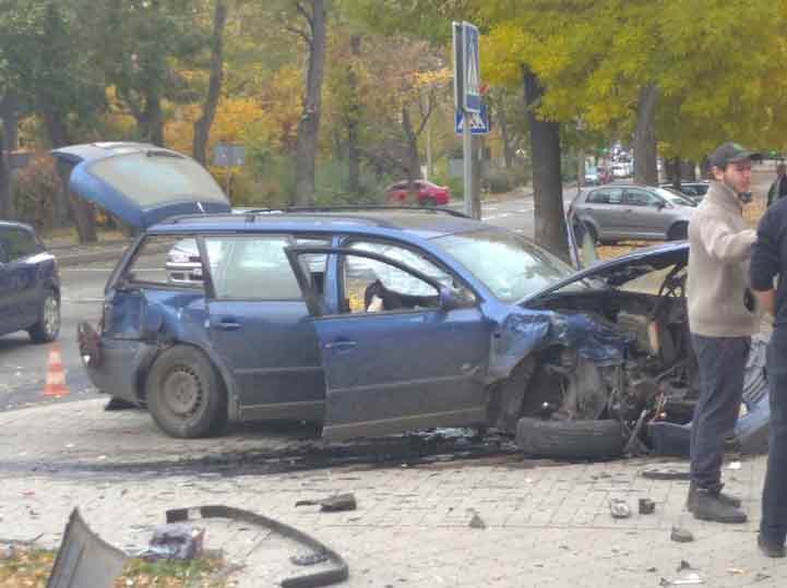 Утром в Донецке по улице Щорса произошло нешуточное ДТП