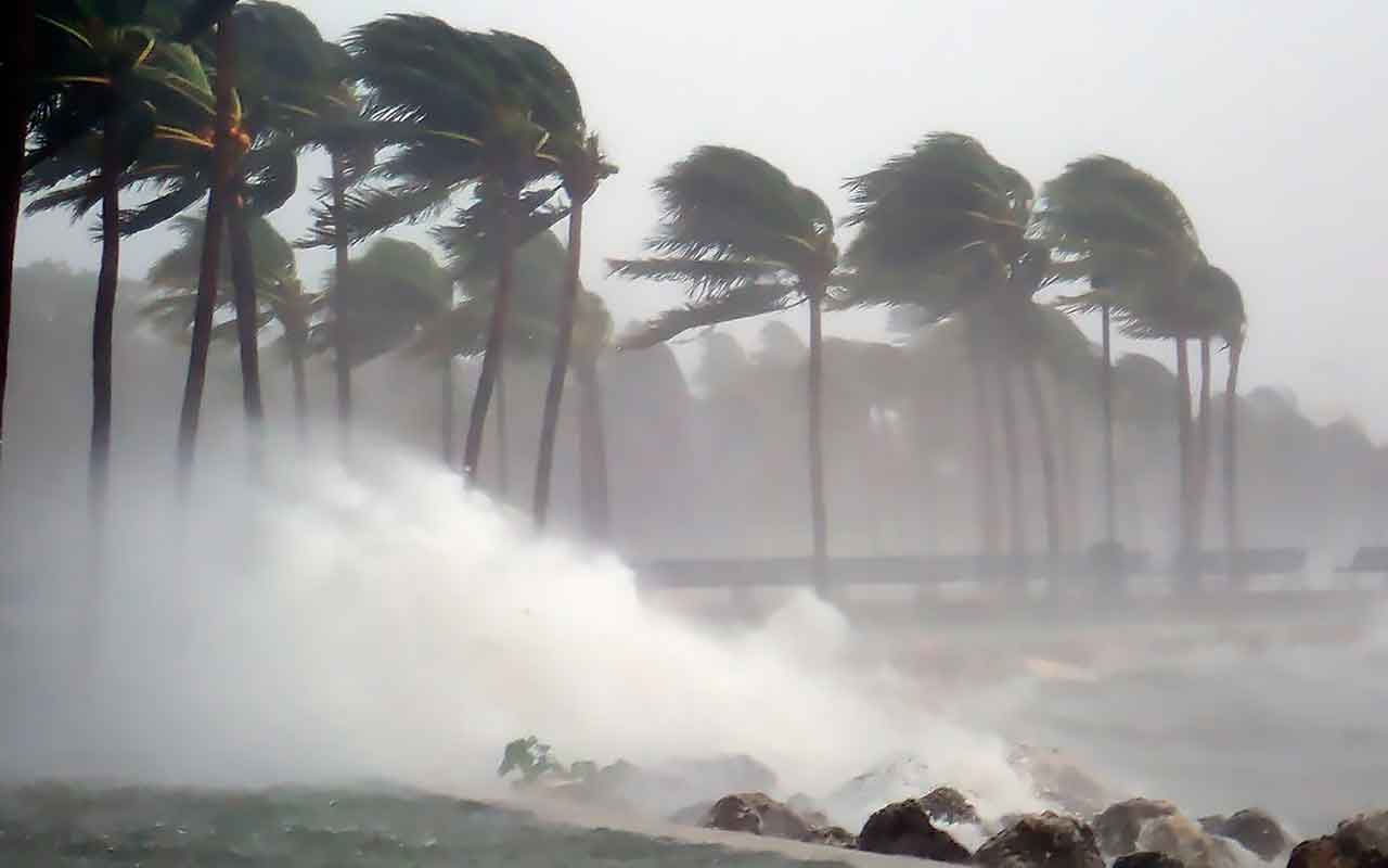 Тропический шторм Джулия набирает силу, приближаясь к Никарагуа