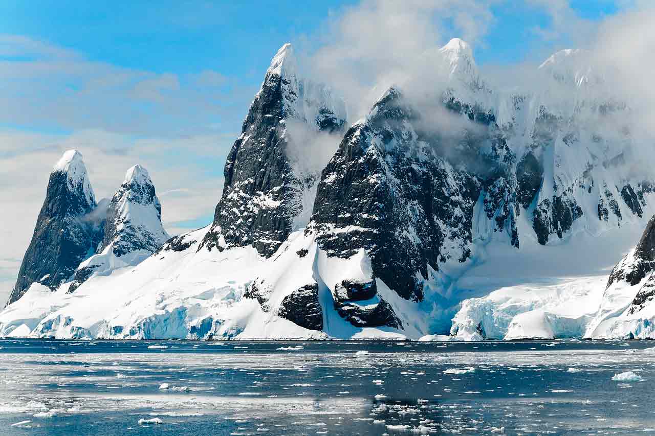 Антарктида превращается в свалку микропластика