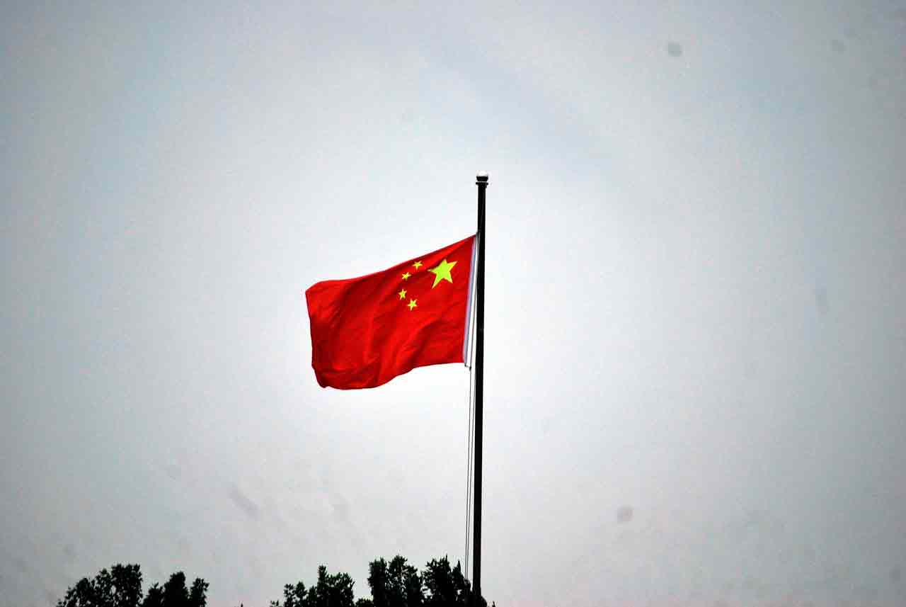 Си Цзиньпин склонял Макрона к "противостоянию" с США - Reuters