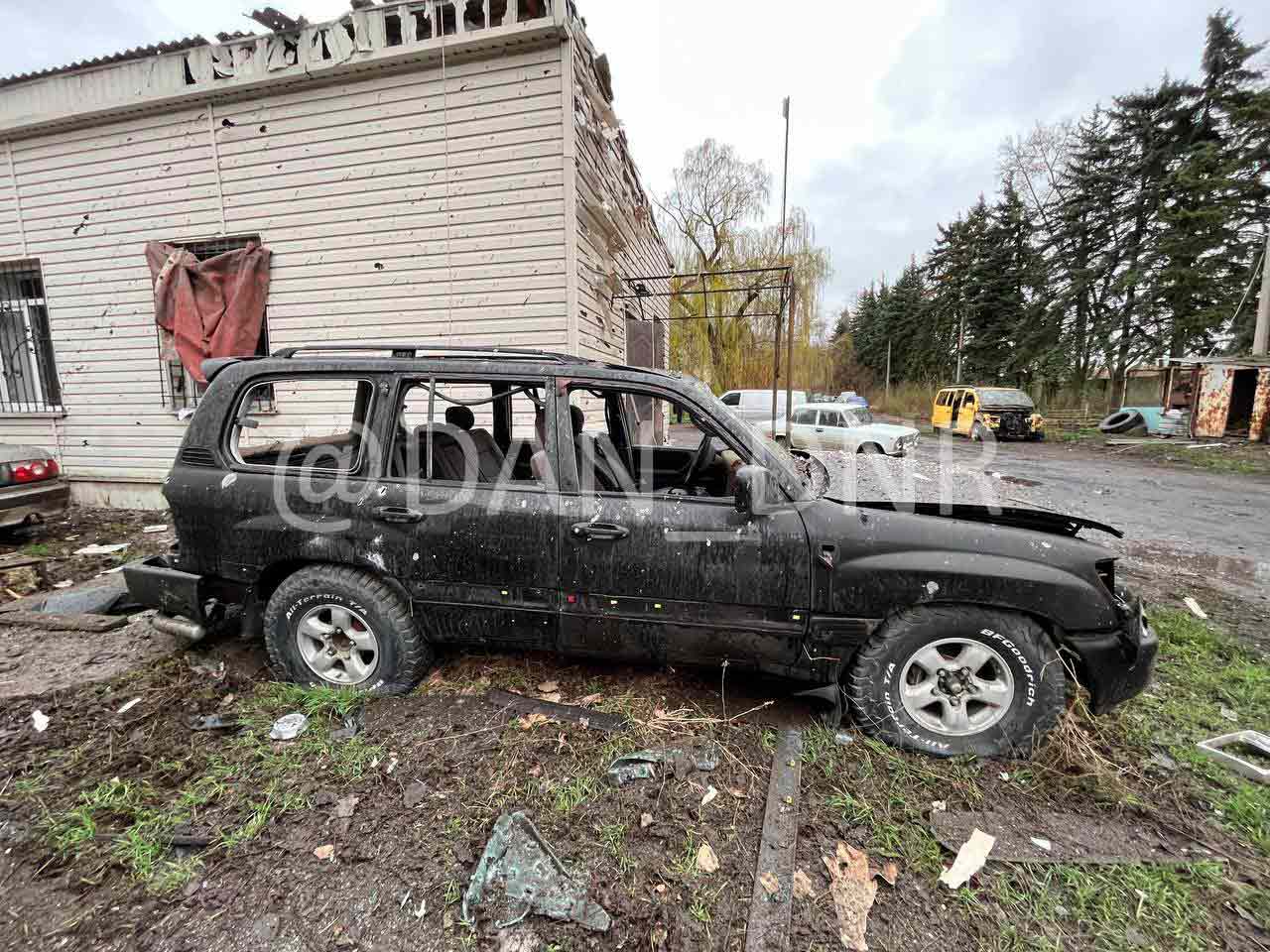 Обстрел автопарка в Калининском районе Донецка