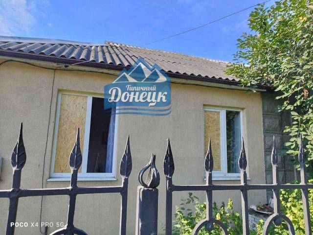 Последствия обстрела на ул. Глиэра в Киевском районе Донецка