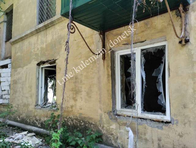 Последствия вчерашнего обстрела Киевского района. Улица Левицкого