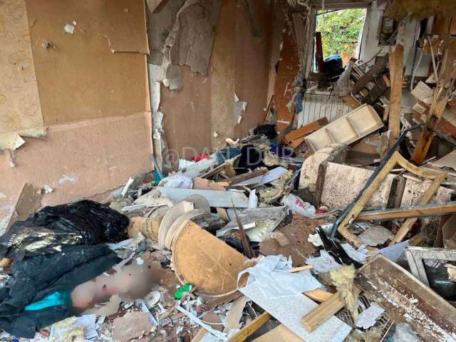 Фото обстрела в Петровском районе Донецка.