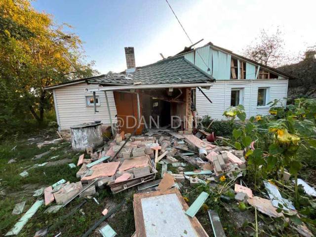 Фото обстрела в Петровском районе Донецка.
