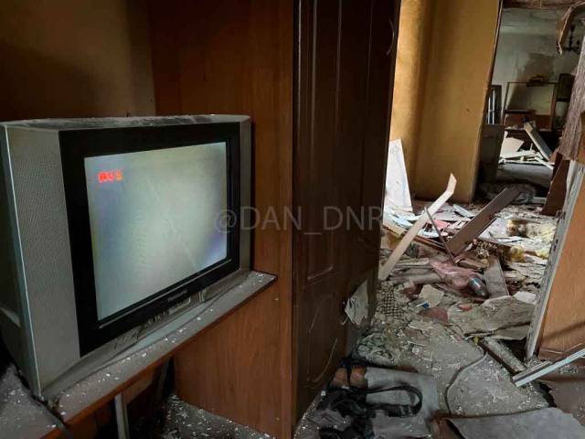 Фото обстрела в Петровском районе Донецка.