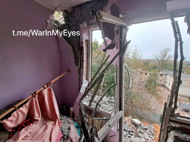 Фото обстрела улицы Вахрушева в Куйбышевском районе Донецка 08.10.2023