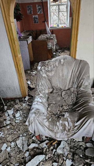 ул. Хлебозаводская, 23 (Никитовский район Горловки), поврежденный в результате прямого попадания снаряда