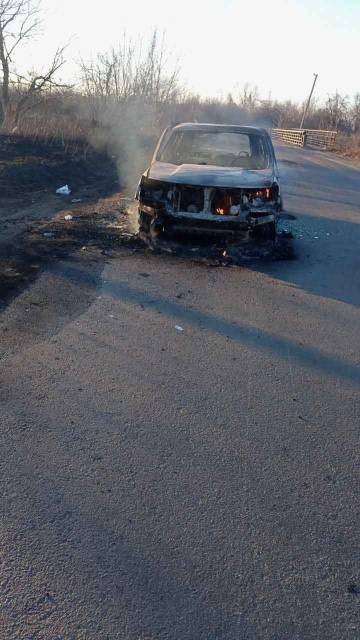 В посёлке шахты им. Румянцева (Калининский район Горловки) беспилотный летательный аппарат ВФУ врезался в легковой автомобиль. К счастью, граждане успели эвакуироваться из авто. Без пострадавших.